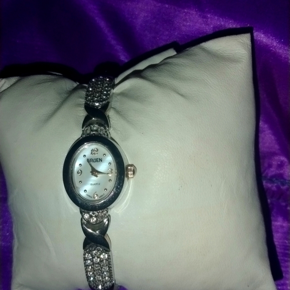 Vintage Paved Gruen Ladies Watch Oval Bezel Gold And Silver Toned Crystal Stones - Picture 3 of 4